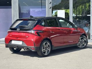 57100 : Hyundai Thionville - Théobald Automobiles - HYUNDAI i20 - i20 - Dragon Red Métal/Toit+rétros Black - Traction - Essence