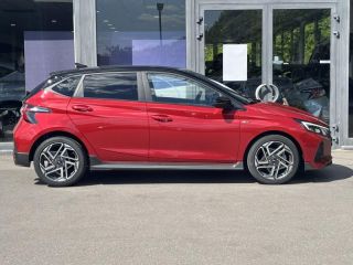 57100 : Hyundai Thionville - Théobald Automobiles - HYUNDAI i20 - i20 - Dragon Red Métal/Toit+rétros Black - Traction - Essence
