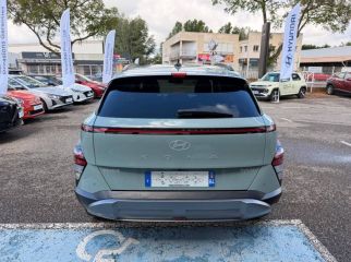 84120 : Hyundai PERTUIS - SA PEDINIELLI - HYUNDAI KONA Creative - KONA II - Vert - Automate sequentiel - Essence / Courant électrique