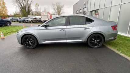 31200 : Hyundai TOULOUSE NORD - AUTO NORD - SKODA SUPERB Sportline - SUPERB III - GRIS FONCE - Automate sequentiel - Essence / Courant électrique