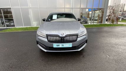 31200 : Hyundai TOULOUSE NORD - AUTO NORD - SKODA SUPERB Sportline - SUPERB III - GRIS FONCE - Automate sequentiel - Essence / Courant électrique