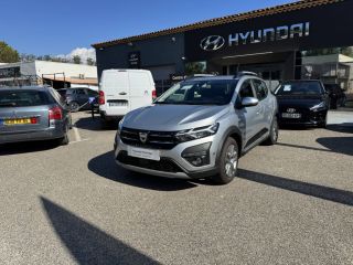84120 : Hyundai PERTUIS - SA PEDINIELLI - DACIA SANDERO Stepway Confort - SANDERO III - Gris - Boîte manuelle - Essence sans plomb