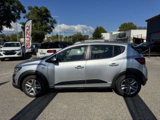 84120 : Hyundai PERTUIS - SA PEDINIELLI - DACIA SANDERO Stepway Confort - SANDERO III - Gris - Boîte manuelle - Essence sans plomb