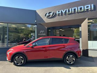 50300 : Hyundai Avranches - GCA - HYUNDAI Bayon - Bayon - Dragon Red Métal - Traction - Essence