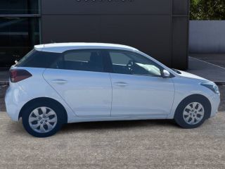 83130 : Hyundai Toulon - Autodif SAS - Groupe BALDASSARI - HYUNDAI i20 Initia - i20 II - Blanc - Boîte manuelle - Essence sans plomb