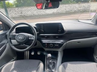89100 : Hyundai Sens - APS - HYUNDAI Bayon - Bayon - Dragon Red Métal - Traction - Essence/Micro-Hybride