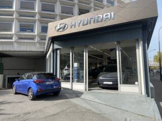 75013 : Hyundai Paris 13 - Bayard Automobiles - HYUNDAI i20 - i20 - Champion blue/phantom black - Traction - Essence