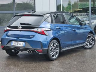 57685 : Hyundai Metz - Theobald Automobiles - HYUNDAI i20 - i20 - Vibrant Blue Métal/Toit+rétros Black - Traction - Essence