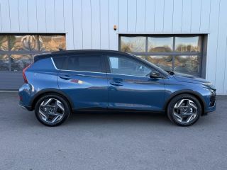 57685 : Hyundai Metz - Theobald Automobiles - HYUNDAI Bayon - Bayon - Vibrant Blue Métal/Toit+rétros Black - Traction - Essence