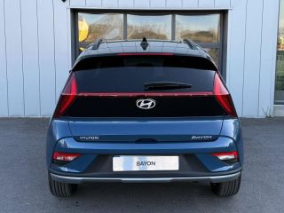 57685 : Hyundai Metz - Theobald Automobiles - HYUNDAI Bayon - Bayon - Vibrant Blue Métal/Toit+rétros Black - Traction - Essence