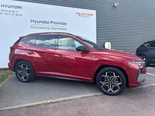 14100 : Hyundai Lisieux - Trajectoire Automobiles - HYUNDAI Tucson - Tucson - Sunset Red Métal/Toit/rétros Black - Traction - Hybride : Essence/Electrique