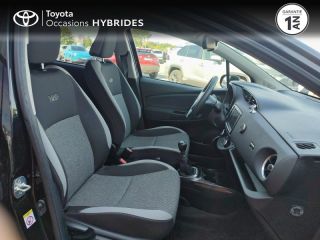 50000 : Hyundai Saint-Lô - GCA - TOYOTA Yaris - Yaris - Noir Intense bi-ton Toit Gris Atlas - Traction - Essence