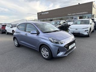 56000 : Hyundai Vannes - Park Lann Automobiles - HYUNDAI i10 - i10 - Meta Blue Métal - Traction - Essence
