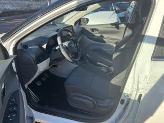 89100 : Hyundai Sens - APS - HYUNDAI Bayon - Bayon - Polar White/Toit/rétros Black - Traction - Essence/Micro-Hybride