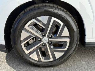 14100 : Hyundai Lisieux - Trajectoire Automobiles - HYUNDAI Kona - Kona - Chalk White Métal - Traction - Electrique