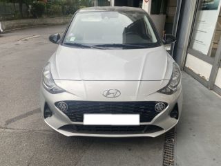 75013 : Hyundai Paris 13 - Bayard Automobiles - HYUNDAI i10 - i10 - Sleek Silver Métal/Toit/rétros Black - Traction - Essence