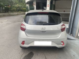 75013 : Hyundai Paris 13 - Bayard Automobiles - HYUNDAI i10 - i10 - Sleek Silver Métal/Toit/rétros Black - Traction - Essence