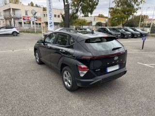 84120 : Hyundai PERTUIS - SA PEDINIELLI - HYUNDAI KONA Intuitive - KONA II - Abyss Black - Automate sequentiel - Essence / Courant électrique