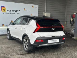 78000 : Hyundai Versailles - SOCOHY - HYUNDAI Bayon - Bayon - Atlas White/Toit/rétros Black - Traction - Essence/Micro-Hybride