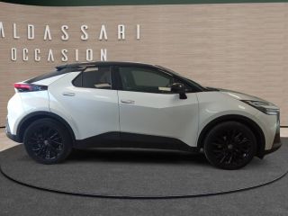 83130 : Hyundai Toulon - Autodif SAS - Groupe BALDASSARI - TOYOTA C-HR GR Sport - C-HR II - BLANC - Automate à fonct. Continu - Essence / Courant électrique
