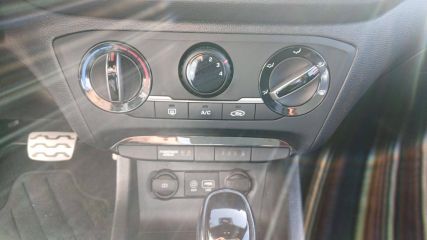 60880 : Hyundai Compiègne - Groupe PROTEA - HYUNDAI i20 ACTIVE Black Ride - i20 II - Gris - Boîte séquentielle - Essence sans plomb