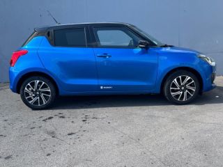 56600 : Hyundai Lorient - Auto Océane - SUZUKI Swift - Swift - So&#039;Color Speedy Blue/Super Black métal - Traction - Essence/Micro-Hybride