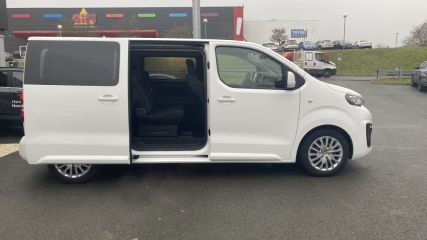 49070 : Hyundai Angers - Oceane Automobiles - PEUGEOT TRAVELLER Active - TRAVELLER - Blanc - Boîte manuelle - Diesel