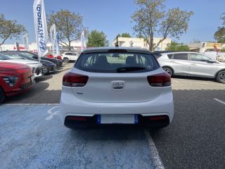 84120 : Hyundai PERTUIS - SA PEDINIELLI - KIA RIO Active - RIO IV - Blanc - Boîte manuelle - Essence sans plomb
