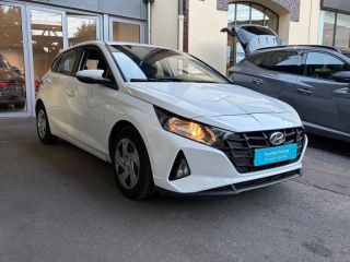 78000 : Hyundai Versailles - SOCOHY - HYUNDAI i20 - i20 - Atlas White - Traction - Essence