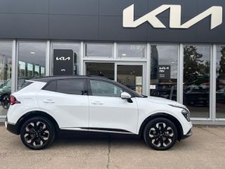 89100 : Hyundai Sens - APS - KIA Sportage - Sportage - Blanc Sensation nacré - Transmission intégrale - Hybride rechargeable : Essence/Electrique