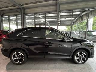 38300 : Hyundai Bourgoin-Jallieu - CENTRAL MOTOR LYON - MITSUBISHI ECLIPSE CROSS MY21 Intense Design - ECLIPSE CROSS - Noir - Automate à fonct. Continu - Essence / Courant électrique