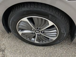 87280 : Hyundai - Groupe Clim - Limoges - HYUNDAI Ioniq - Ioniq - Thyphoon Silver Métal - Traction - Hybride rechargeable : Essence/Electrique