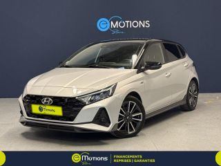 57100 : Hyundai Thionville - Théobald Automobiles - HYUNDAI i20 - i20 - Sleek Silver Métal/Toit/rétros Black - Traction - Essence/Micro-Hybride
