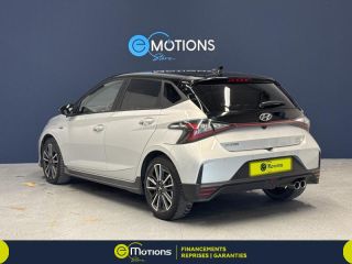 57100 : Hyundai Thionville - Théobald Automobiles - HYUNDAI i20 - i20 - Sleek Silver Métal/Toit/rétros Black - Traction - Essence/Micro-Hybride