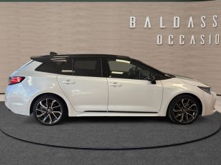 83130 : Hyundai Toulon - Autodif SAS - Groupe BALDASSARI - TOYOTA COROLLA TOURING SPORTS HYBRIDE GR Sport - COROLLA XII - BLANC - Automate à fonct. Continu - Essence / Courant électrique