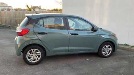 85000 : Hyundai La Roche-sur-Yon - Océane Auto - HYUNDAI i10 Initia - i10 III - Vert - Boîte manuelle - Essence sans plomb