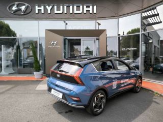 19100 : Hyundai Brive-la-Gaillarde - Garage Pouget - HYUNDAI Bayon - Bayon - Vibrant Blue Métal/Toit+rétros Black - Traction - Essence