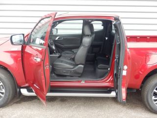 52000 : Hyundai Chaumont - Garage Michel Bazin - ISUZU D-Max - D-Max - Red Spinel Mica métal - Transmission intégrale enclenc - Diesel