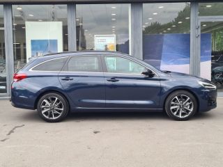 57100 : Hyundai Thionville - Théobald Automobiles - HYUNDAI i30 SW - i30 SW - Sailing Blue métal - Traction - Essence