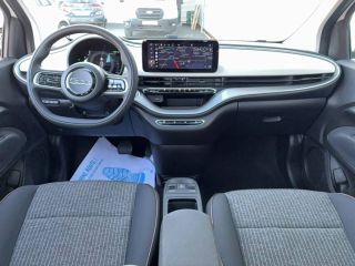 33140 : Hyundai Bordeaux Sud Villenave d&#039;Ornon - Sipa Automobiles - FIAT 500e BERLINE MY22 SERIE 1 STEP 2 Icône Plus - 500 III - Blanc - Automate à fonct. Continu - Courant électrique