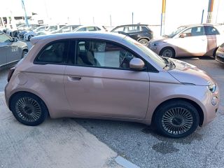 04100 : Hyundai Manosque - Pedinielli - FIAT 500e BERLINE MY22 SERIE 1 STEP 2 Icône - 500 III - Rose - Automate à fonct. Continu - Courant électrique