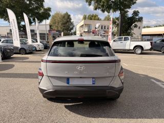 84120 : Hyundai PERTUIS - SA PEDINIELLI - HYUNDAI KONA Intuitive - KONA II - Gris - Automate sequentiel - Essence / Courant électrique
