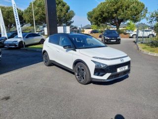 56000 : Hyundai Vannes - Park Lann Automobiles - HYUNDAI Bayon - Bayon - Atlas White Métal/Toit+rétros Black - Traction - Essence