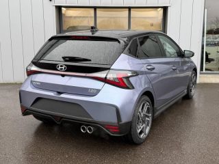 57685 : Hyundai Metz - Theobald Automobiles - HYUNDAI i20 - i20 - Meta Blue Métal/Toit+rétros Black - Traction - Essence