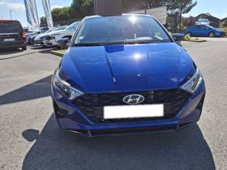 56000 : Hyundai Vannes - Park Lann Automobiles - HYUNDAI i20 - i20 - Intense Blue Métal/Toit/rétro Black - Traction - Essence/Micro-Hybride