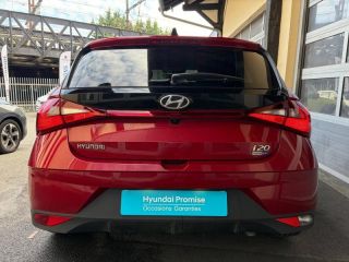 78000 : Hyundai Versailles - SOCOHY - HYUNDAI i20 - i20 - Dragon Red Métal - Traction - Essence/Micro-Hybride