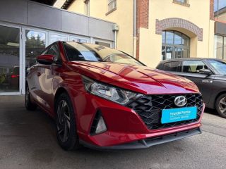 78000 : Hyundai Versailles - SOCOHY - HYUNDAI i20 - i20 - Dragon Red Métal - Traction - Essence/Micro-Hybride