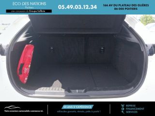 86000 : Hyundai Poitiers - Eco des Nations - MAZDA CX-30 - CX-30 - Snowflake White Mica / Rouge Burgundy - Traction - Essence/Micro-Hybride
