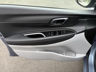 14100 : Hyundai Lisieux - Trajectoire Automobiles - HYUNDAI i20 - i20 - Meta Blue Métal - Traction - Essence