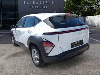 83130 : Hyundai Toulon - Autodif SAS - Groupe BALDASSARI - HYUNDAI KONA Intuitive - KONA II - BLANC - Automate sequentiel - Essence / Courant électrique